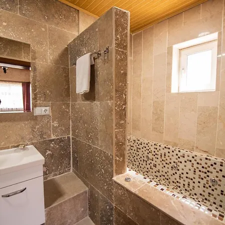 Capiedra Hotel 3*